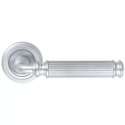 Дверная ручка Extreza BENITO (Бенито) 307 на розетке R03 матовый хром F05