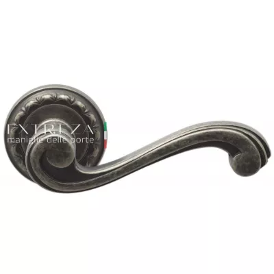 Дверная ручка Extreza LINA (Лина) 313 на розетке R02 античное серебро F45