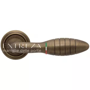 Дверная ручка MIREL (Мирел) 316 на розетке R01 матовая бронза F03