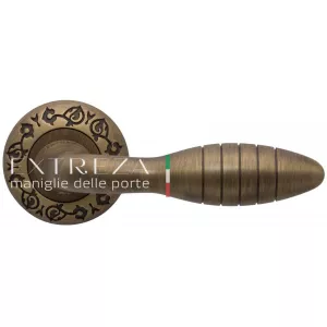 Дверная ручка MIREL (Мирел) 316 на розетке R04 матовая бронза F03