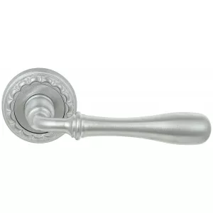 Дверная ручка CARRERA (Каррера) 321 на розетке R02 матовый хром F05