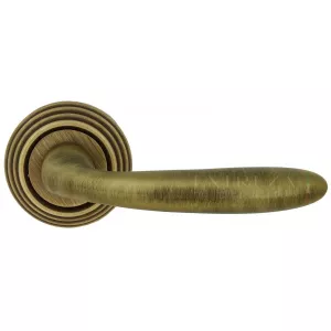 Дверная ручка COMO (Комо) 322 на розетке R05 матовая бронза F03