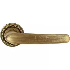 Дверная ручка MONACO (Монако) 330 на розетке R02 матовая бронза F03