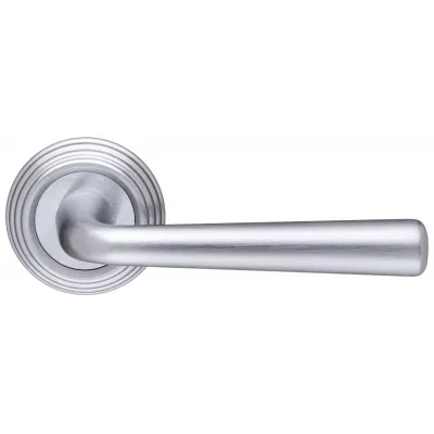 Дверная ручка Extreza SANDRO (Сандро) 332 на розетке R05 матовый хром F05