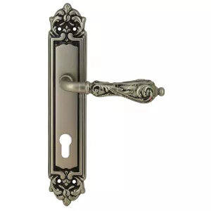 Дверная ручка GRETA (Грета) 302 на планке PL02 старинное серебо матовое + черный F64 под цилиндровый механизм CYL