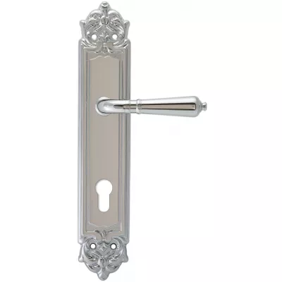 Дверная ручка Extreza PETRA (Петра) 304 на планке PL02 CYL полированный хром F04