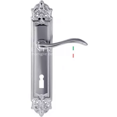 Дверная ручка Extreza AGATA (Агата) 310 на планке PL02 полированный хром F04 под кабинетный ключ KEY