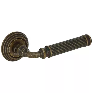 Дверная ручка BENITO (Бенито) 307 на розетке R05 античная бронза F23