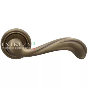 Дверная ручка NINA (Нина) 317 на розетке R01 матовая бронза F03