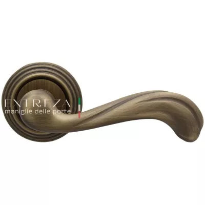 Дверная ручка Extreza NINA (Нина) 317 на розетке R05 матовая бронза F03