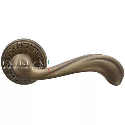 Дверная ручка Extreza NINA (Нина) 317 на розетке R06 матовая бронза F03
