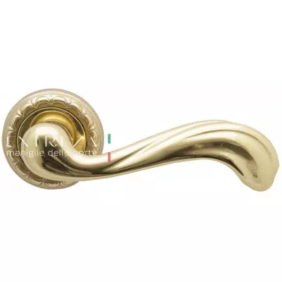 Дверная ручка Extreza NINA (Нина) 317 на розетке R02 полированная латунь F01