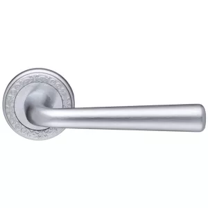 Дверная ручка SANDRO (Сандро) 332 на розетке R06 матовый хром F05