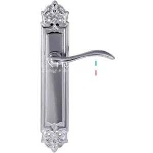 Дверная ручка AGATA (Агата) 310 на планке PL02 полированный хром F04 без доп. запирания PASS