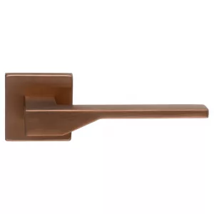 Дверная ручка Extreza ADONA-R11-F09 (ADONA 122 квадратное основание 7 мм) медь покрытие PVD