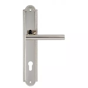 Дверная ручка на планке Extreza 