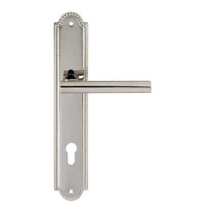 Дверная ручка на планке Extreza 