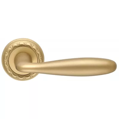 Дверная ручка Extreza "VIGO" (Виго) 324 на розетке R02 матовая латунь F02