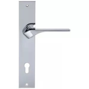 Дверная ручка на планке Extreza 