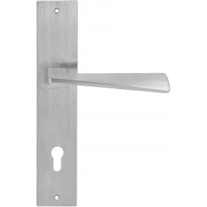 Дверная ручка на планке Extreza Hi-Tech 