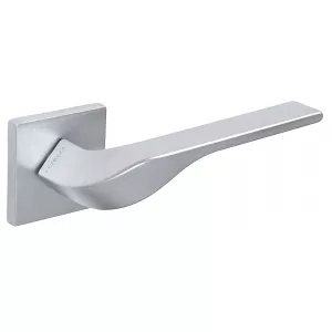 Дверная ручка на розетке Extreza AURA-R15-F05 (AURA 134) матовый хром