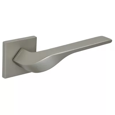 Дверная ручка на розетке Extreza AURA-R15-F20 (AURA 134) матовый никель