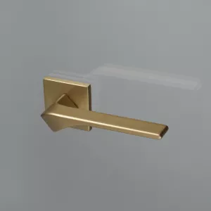 Дверная ручка на розетке Extreza AURA-R15-F02 (AURA 134) матовая латунь